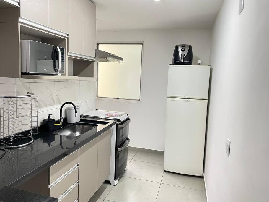 02 Com Excelente Acomodacao Apartamento *
